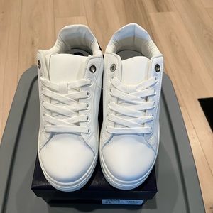 NIB New Madden Girl Josiiee Platform Lace Up Sneakers Shoe Black & White